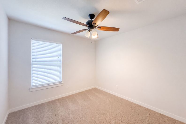 Photo 13 of 21 of 5909 Urbano Bnd, Round Rock, TX