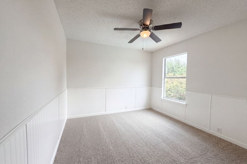 Photo 11 of 19 of 7001 Edmundson Dr, Arlington, TX