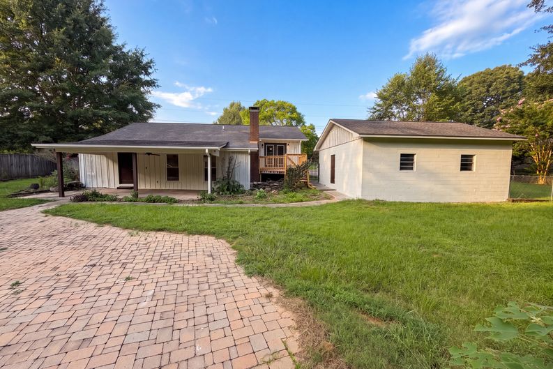 Photo 5 of 20 of 1007 Normandale Dr, Bessemer, AL