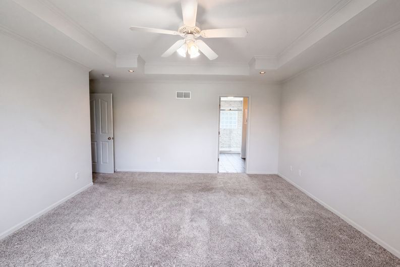 Photo 4 of 22 of 403 S Lakeshore Dr, Raymore, MO
