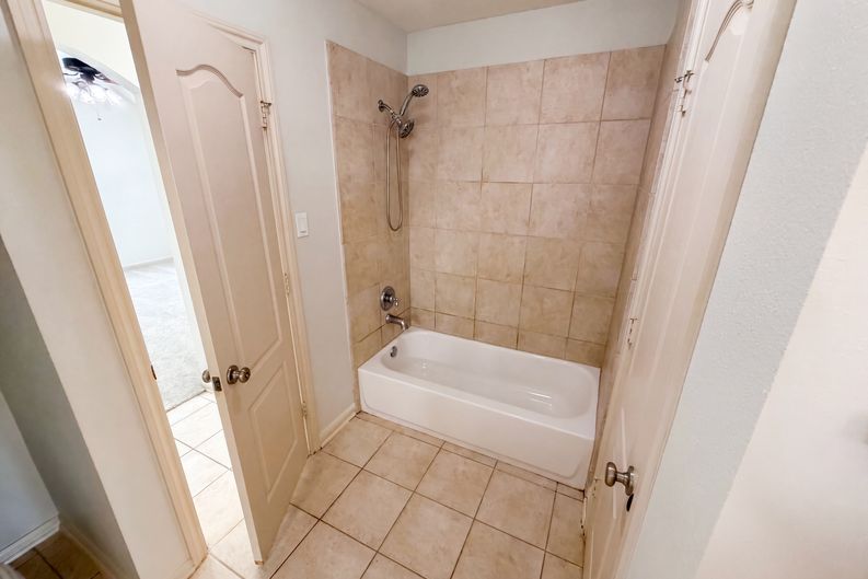 Photo 25 of 36 of 15822 Maple Shores Dr, Houston, TX