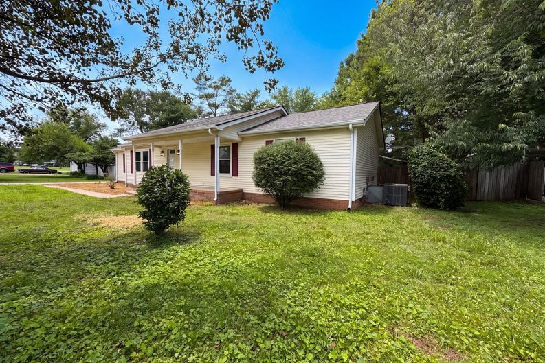 Photo 20 of 22 of 4023 Cavalier Dr, Murfreesboro, TN
