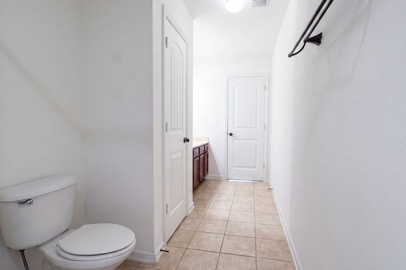 Photo 18 of 26 of 172 Bermuda Lakes Dr, Meridianville, AL