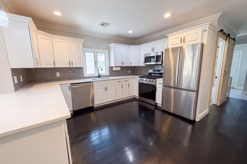 Photo 6 of 21 of 116 S Clinton Ave, Bay Shore, NY