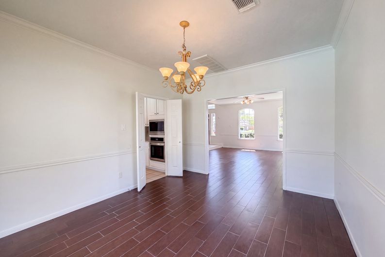 Photo 7 of 30 of 2854 Everett Dr, Friendswood, TX