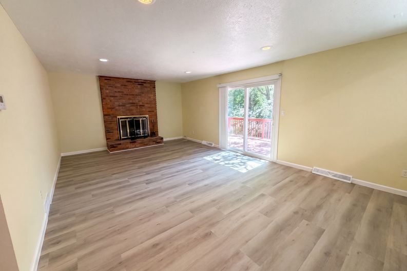 Photo 9 of 26 of 33170 Ledge Hill Dr, Solon, OH