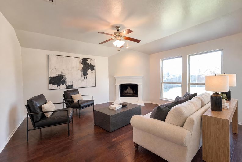 Photo 3 of 17 of 5591 Coventry Dr, Prosper, TX