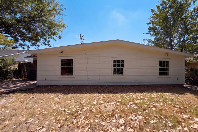 Photo 5 of 18 of 4017 Ambassador Way, Balch Springs, TX