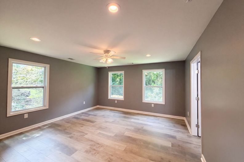 Photo 12 of 21 of 201 Deerfield Ln, Carrollton, GA