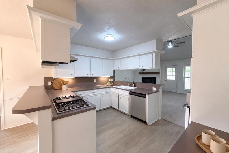 Photo 10 of 34 of 4514 Arapajo St, Pasadena, TX