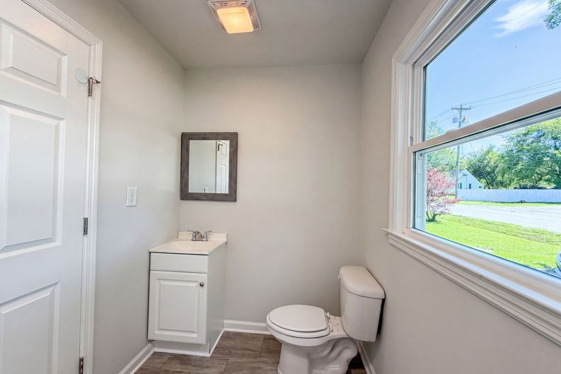 Photo 13 of 19 of 1036 E Commerce St, Lewisburg, TN