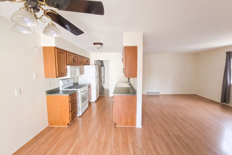 Photo 7 of 25 of 3727 Ramblewood Dr, Port Huron, MI