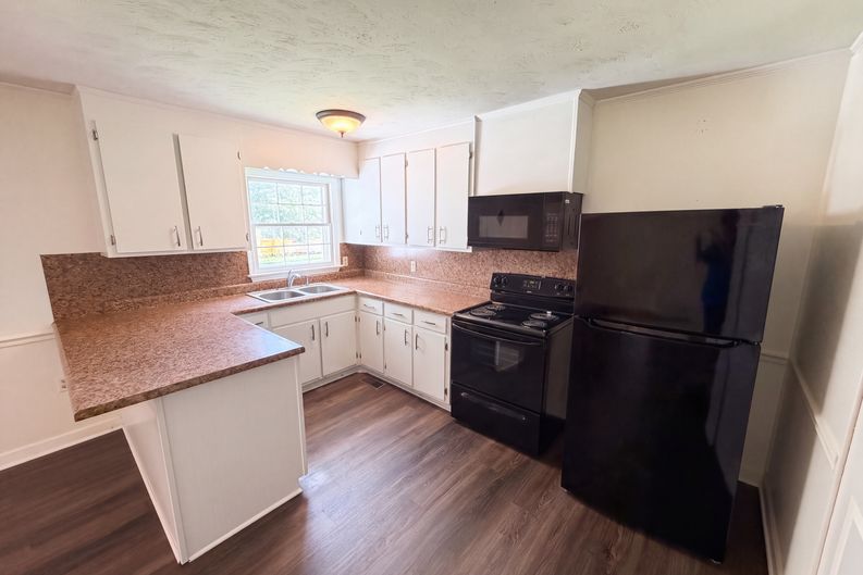 Photo 9 of 23 of 5100 Robinwood Dr, Charlotte, NC