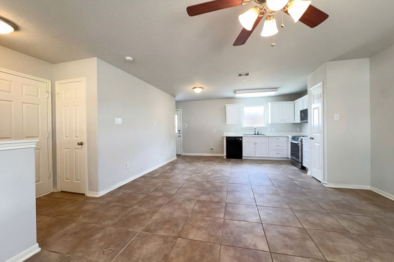 Photo 15 of 17 of 2310 Redfish Dr, Texas City, TX