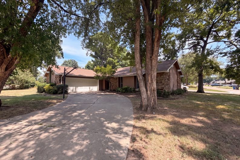 Photo 19 of 21 of 1409 S Walnut Ave, Broken Arrow, OK