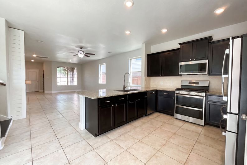 Photo 7 of 17 of 18813 Genova Bay Ct, New Caney, TX