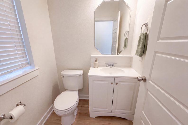 Photo 18 of 27 of 2101 Rivers Edge Way, Austin, TX