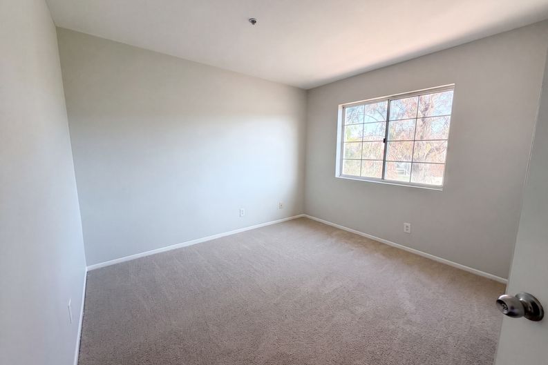 Photo 11 of 23 of 2565 W Fairview Dr, Rialto, CA