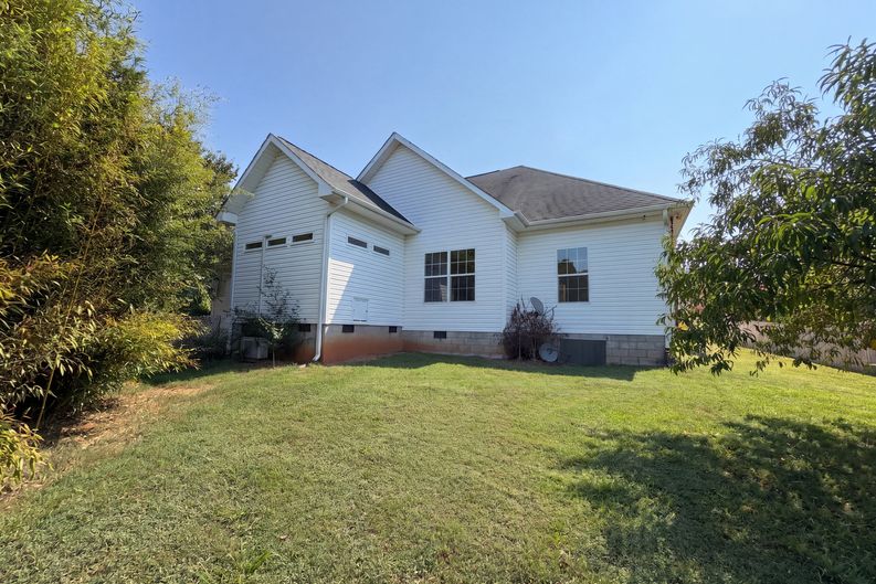 Photo 5 of 23 of 2433 Misty Ridge Dr, Lenoir City, TN