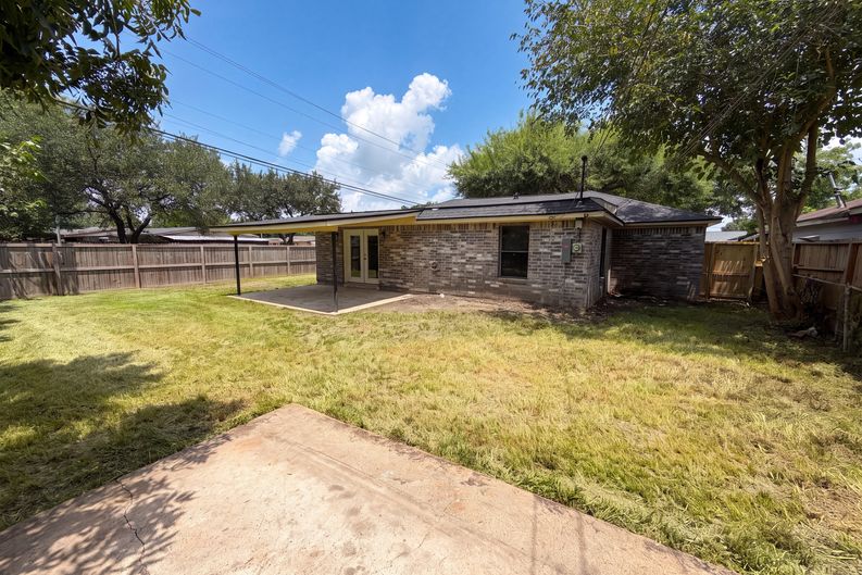 Photo 5 of 20 of 10502 Bessemer St, Houston, TX