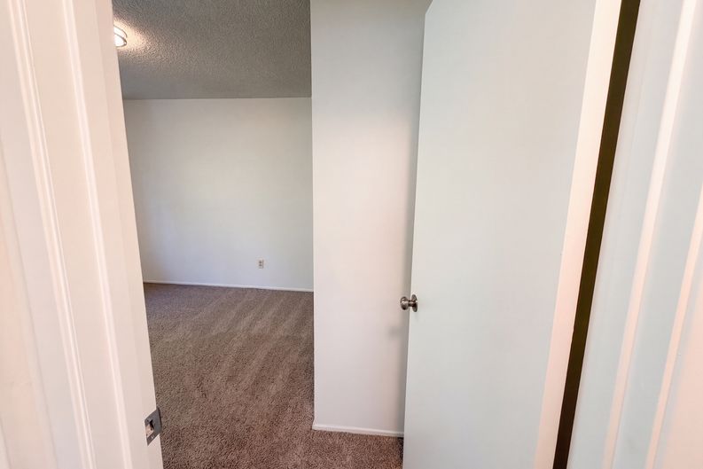 Photo 17 of 36 of 6800 Havenhurst Dr, Sacramento, CA
