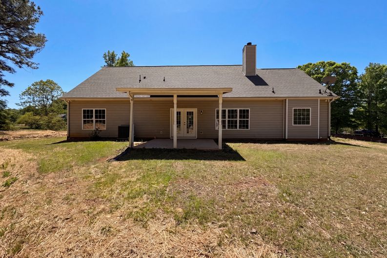 Photo 5 of 26 of 130 White Acres Dr, Stockbridge, GA