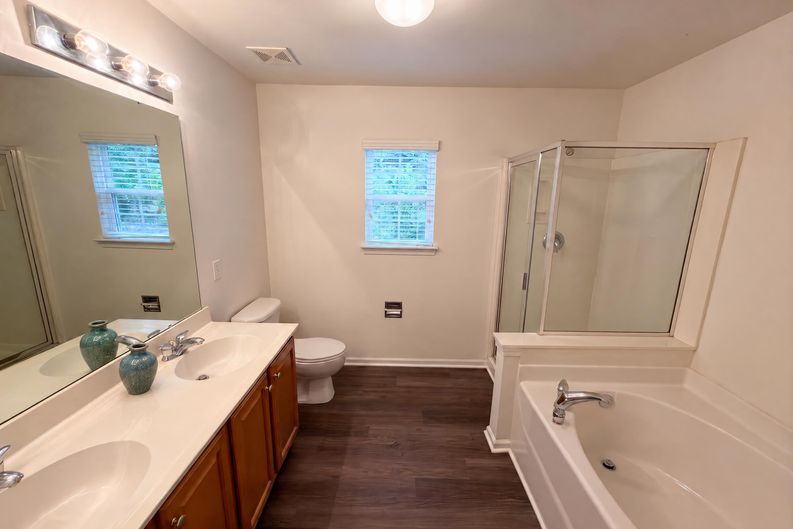 Photo 8 of 17 of 17240 Westmill Ln, Charlotte, NC