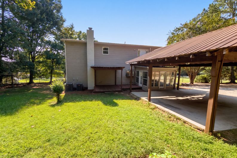 Photo 19 of 21 of 3802 Claude Brewer Rd, Loganville, GA