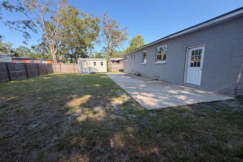 Photo 5 of 20 of 6543 Aires Rd, Jacksonville, FL