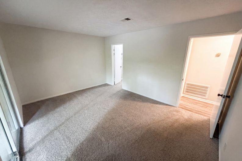 Photo 4 of 18 of 6818 Glenridge Dr, Atlanta, GA