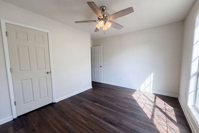 Photo 11 of 28 of 2028 Larson Ln, Goose Creek, SC