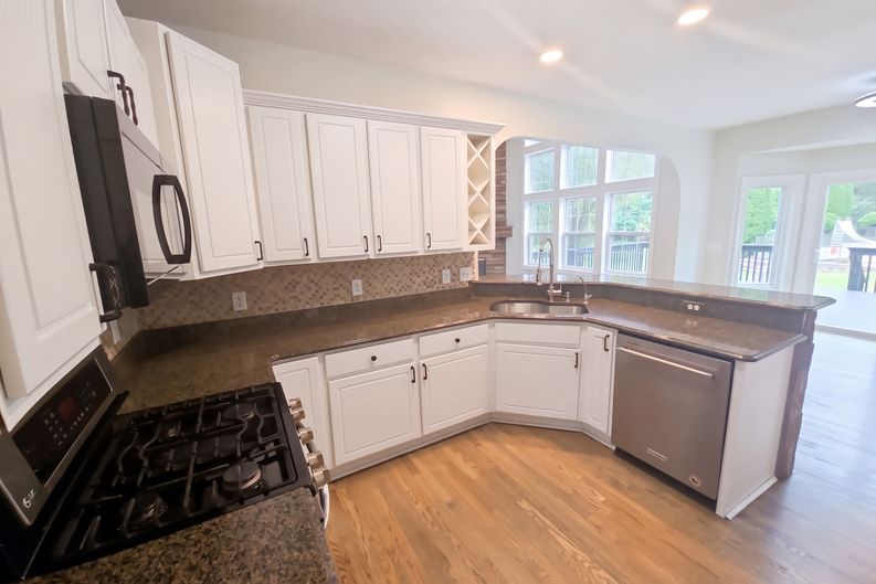 Photo 8 of 31 of 4404 Sundance Cir, Howell, MI