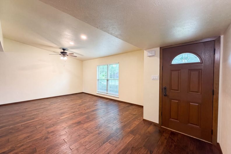 Photo 6 of 28 of 530 Shadowcrest Ln, Coppell, TX