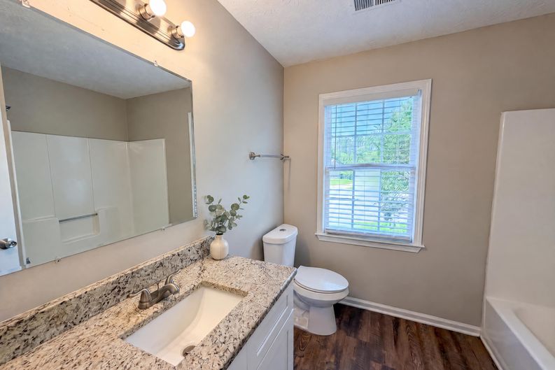 Photo 10 of 23 of 4078 Tara Ct, Loganville, GA
