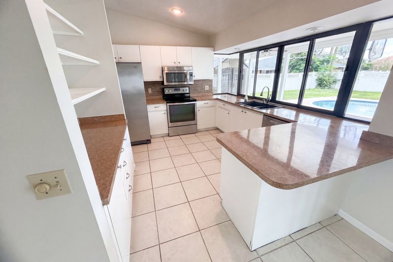 Photo 27 of 38 of 2305 SW Fern Cir, Port Saint Lucie, FL