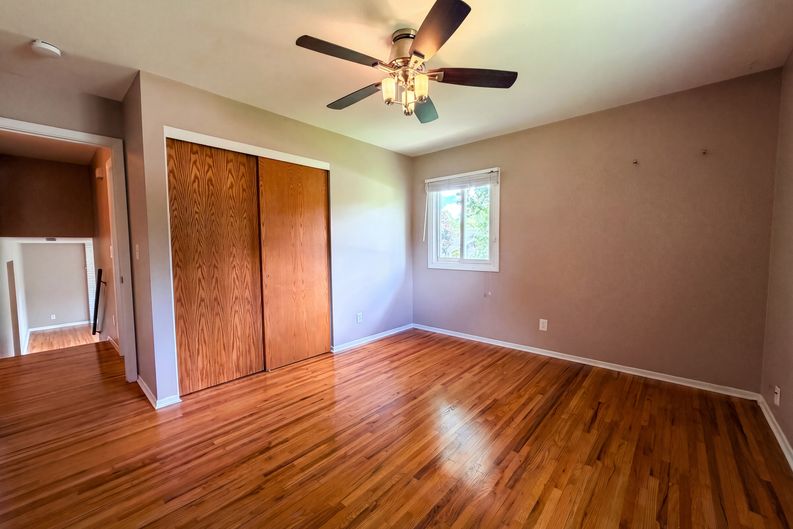 Photo 10 of 24 of 18220 Duck Lake Trl, Eden Prairie, MN
