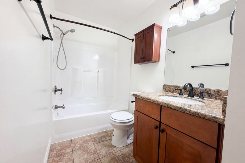 Photo 14 of 31 of 920 S Palmetto Ave, Ontario, CA