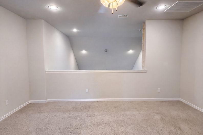 Photo 10 of 31 of 9920 Pikes Peak Pl, Little Elm, TX