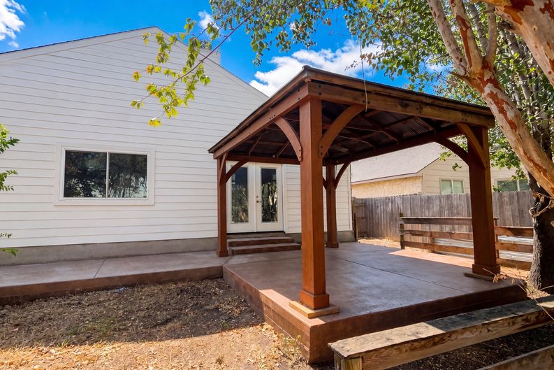Photo 5 of 17 of 16712 Shipshaw River Dr, Leander, TX