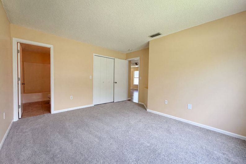Photo 8 of 19 of 7923 Cherry Blossom Dr N, Jacksonville, FL