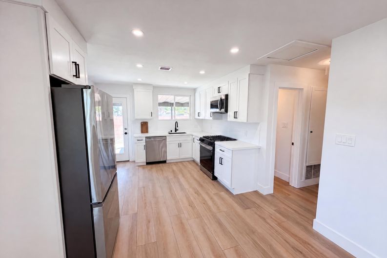 Photo 7 of 19 of 1193 E G St, Ontario, CA