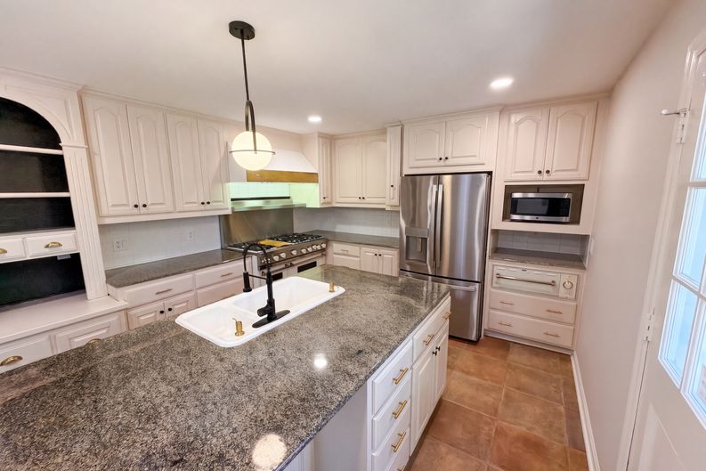 Photo 28 of 41 of 1030 McLaughlin Dr, Charlotte, NC
