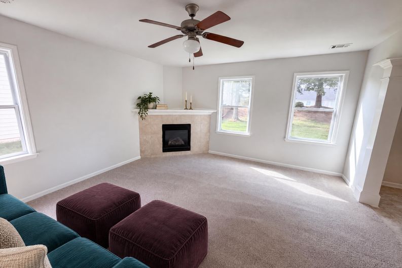 Photo 8 of 23 of 7328 Toccoa Cir, Union City, GA
