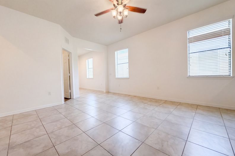 Photo 8 of 47 of 1416 Hickory View Cir, Parrish, FL