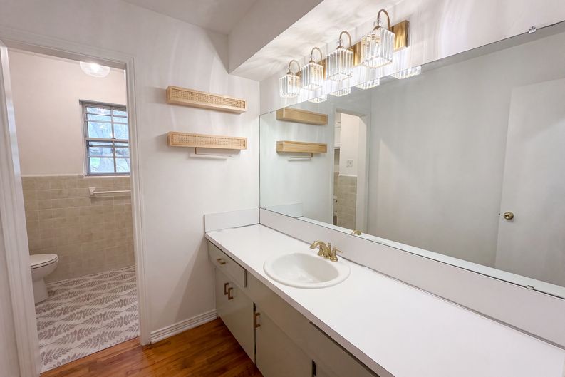 Photo 12 of 24 of 8839 Sweetwater Dr, Dallas, TX