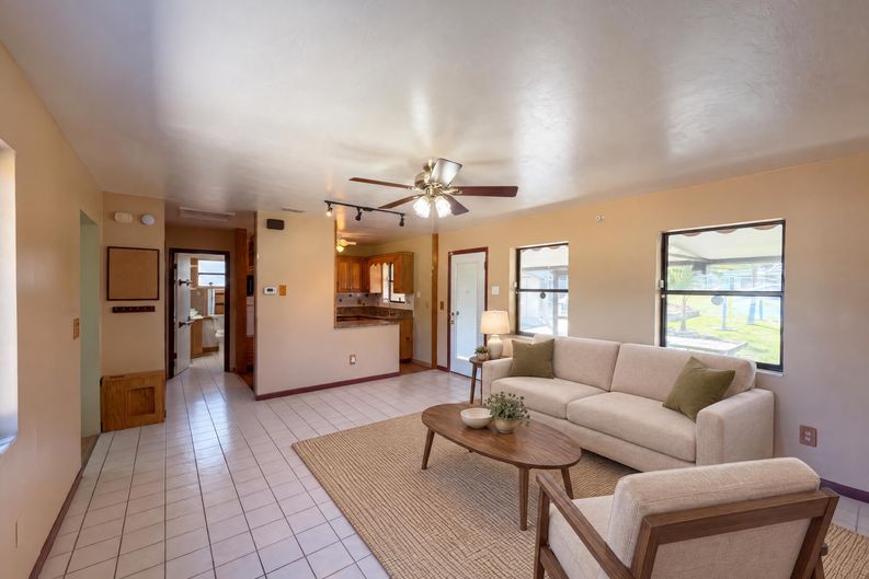 Photo 7 of 17 of 813 Halstead St, Deltona, FL