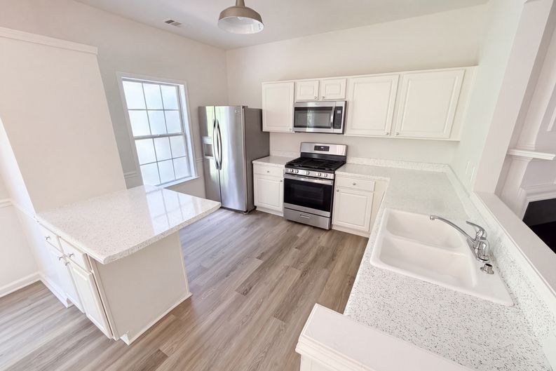 Photo 8 of 30 of 9155 Nesbit Ferry Rd, Alpharetta, GA