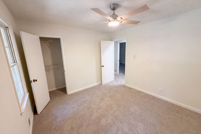 Photo 13 of 35 of 1825 Marsh Creek Dr, Lawrenceville, GA