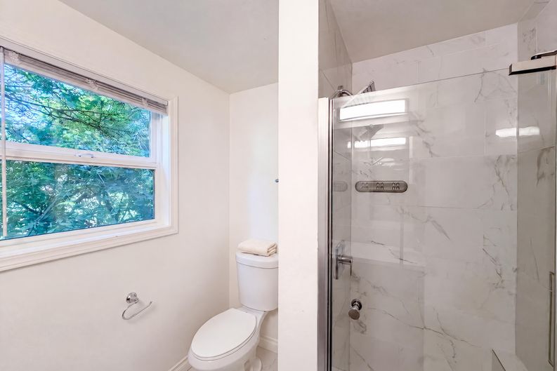 Photo 18 of 26 of 605 Ash St, Lake Oswego, OR