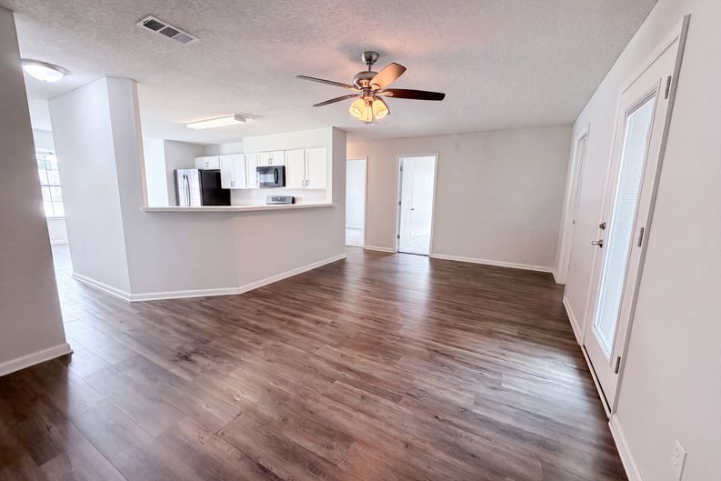 Photo 3 of 17 of 1708 Ashwood Cir, Middleburg, FL